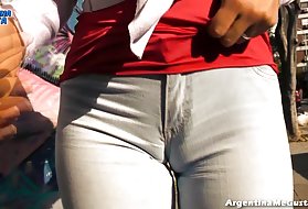 Veliki cameltoe, ne. velike fizičke sise ne iznenađuje