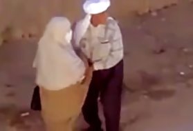 Porno krvarenje iz starog baka un-u petit razgovor ugriz chez les arabes lol grize