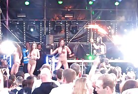 Go na pozornici gogo devojke rave-tehno koncert 2 djevojčice