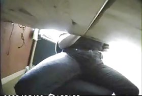 Porno film lizbiyanok vruće da se krije ispod stola masturbirati! sto je sakriveno