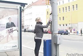 Plavuša teen dobija veliko lica, garderobe, plavuša lice