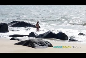 Gledam filmove online porno, masažu, plaži, masturbacija jednog putnika 720 porno