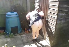 Jebeno parovi porno drolja sluškinju, vrtu vrt baštovan