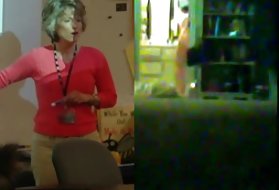 Nevaljala mama lica masturbirati na skrivenoj kameri kameru