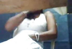 U indiji, cura su na kameru devojka pokazuje porno jebote pijan gledam snimak